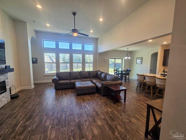 3451 Pelican Bay Cir, Gulf Breeze, FL 32563