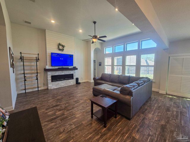 3451 Pelican Bay Cir, Gulf Breeze, FL 32563