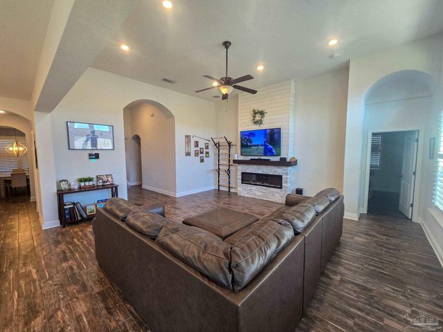 3451 Pelican Bay Cir, Gulf Breeze, FL 32563