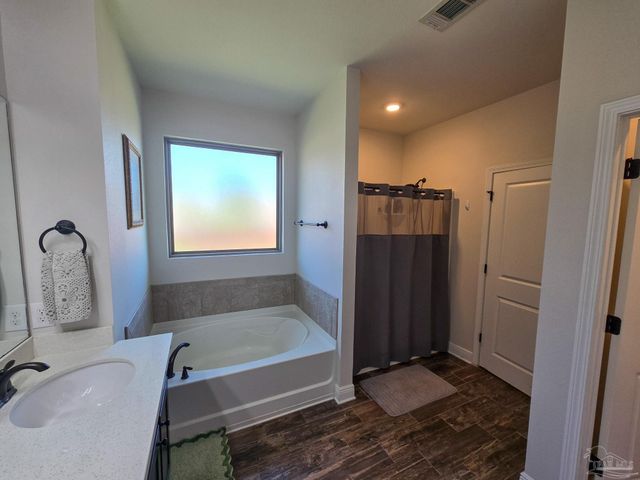 3451 Pelican Bay Cir, Gulf Breeze, FL 32563