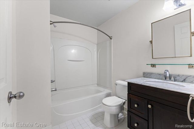 1084 FAULKNER, Troy, MI 48083