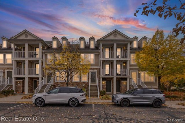 1084 FAULKNER, Troy, MI 48083