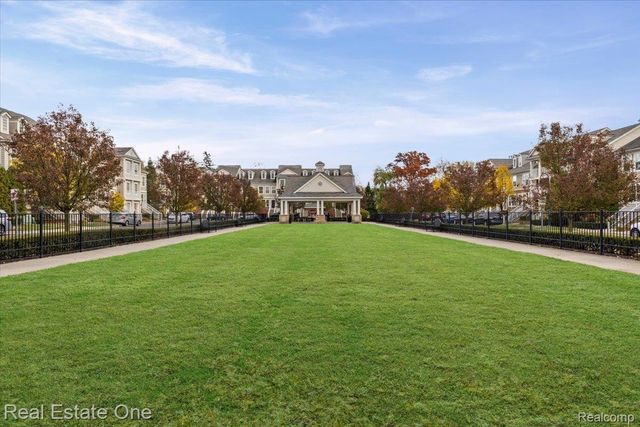 1084 FAULKNER, Troy, MI 48083