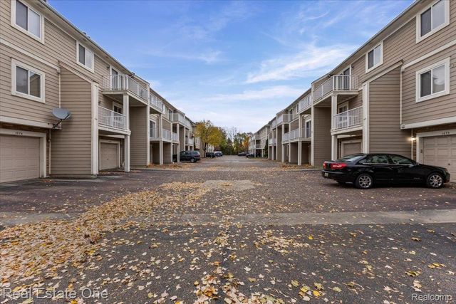 1084 FAULKNER, Troy, MI 48083