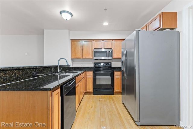 1084 FAULKNER, Troy, MI 48083