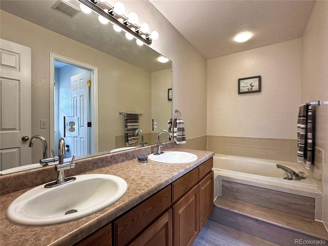 1089 Riddlewood Lane, Highlands Ranch, CO 80129