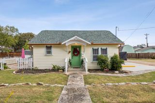 215 S Lambert Street, Granbury, TX 76048