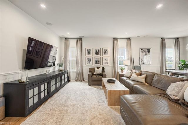 1049 Olmstead ST, Chesapeake, VA 23323