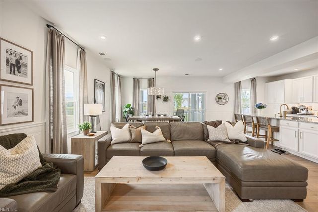 1049 Olmstead ST, Chesapeake, VA 23323