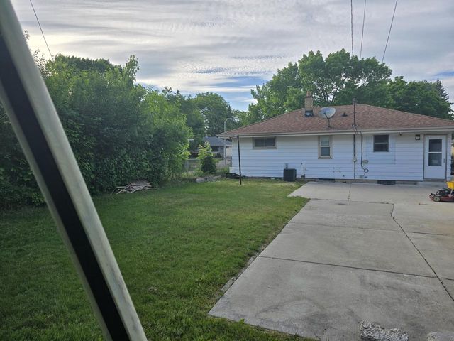 8805 W Bender AVENUE, Milwaukee, WI 53225