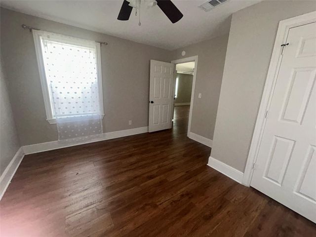 104 Mesquite Street, Louise, TX 77455
