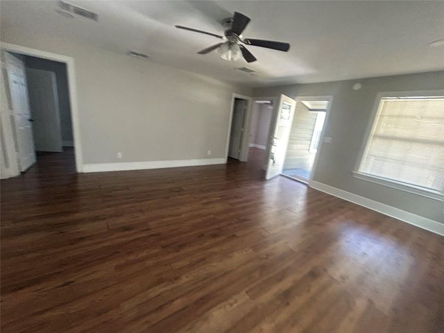 104 Mesquite Street, Louise, TX 77455