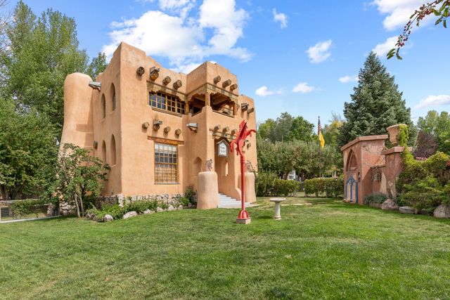 939 Kit Carson Road, Taos, NM 87571