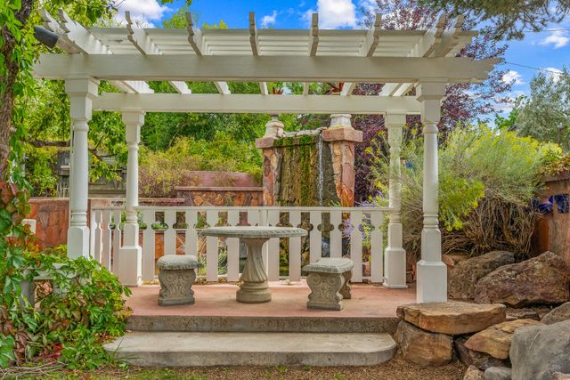 939 Kit Carson Road, Taos, NM 87571