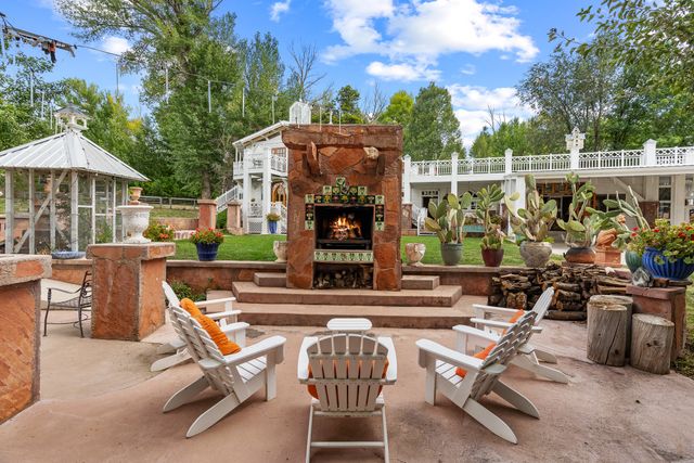 939 Kit Carson Road, Taos, NM 87571