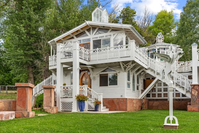 939 Kit Carson Road, Taos, NM 87571