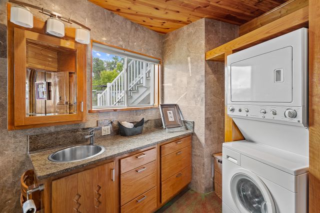 939 Kit Carson Road, Taos, NM 87571