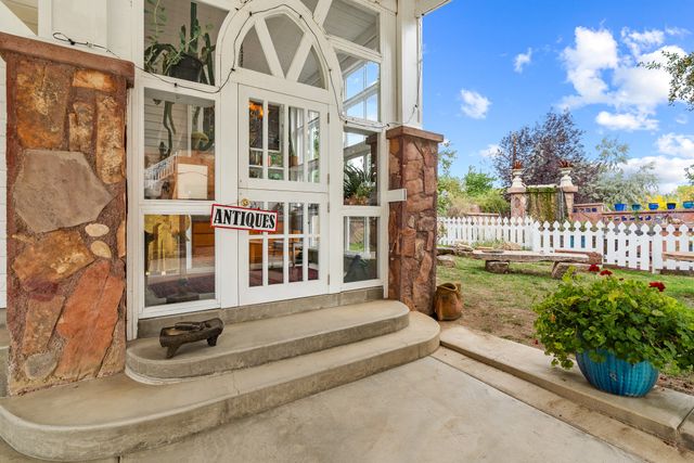 939 Kit Carson Road, Taos, NM 87571