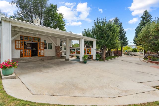 939 Kit Carson Road, Taos, NM 87571