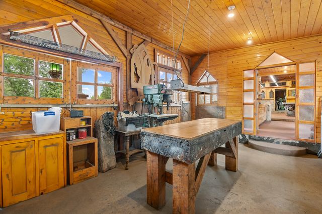 939 Kit Carson Road, Taos, NM 87571