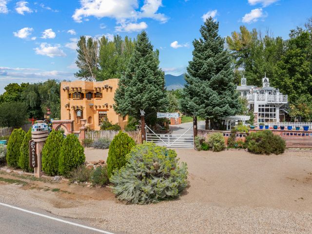 939 Kit Carson Road, Taos, NM 87571