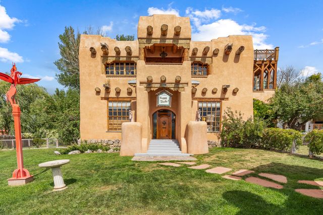 939 Kit Carson Road, Taos, NM 87571