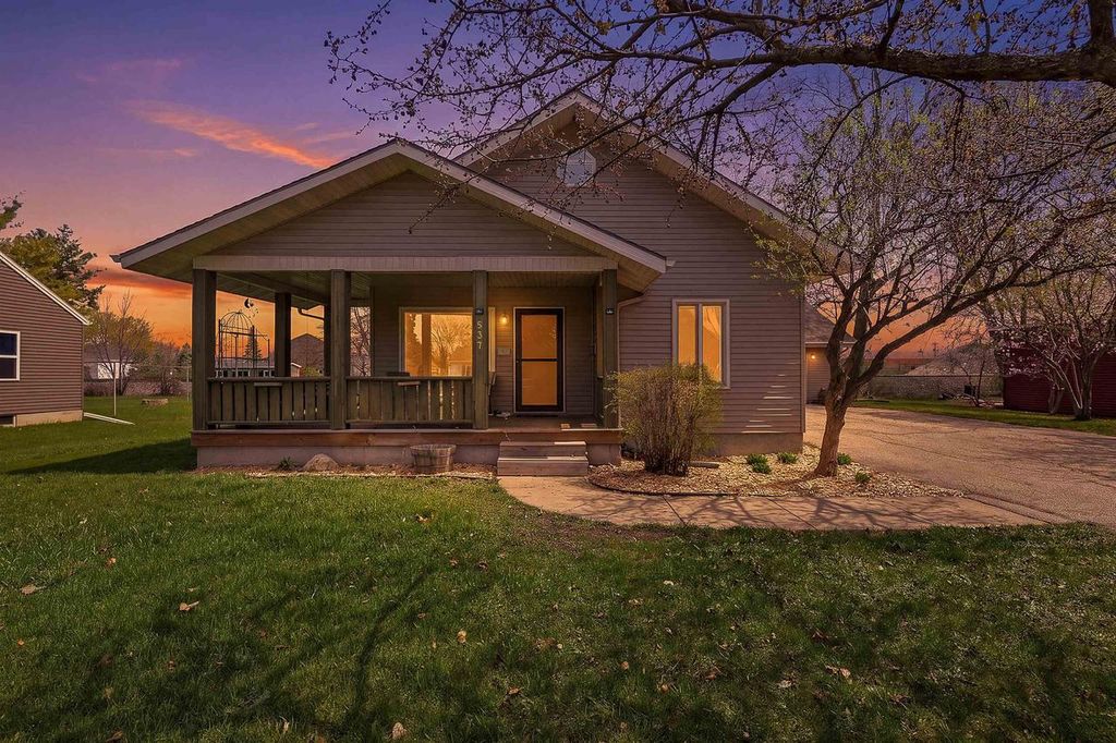 537 FARWELL AVENUE, Fond Du Lac, WI 54935