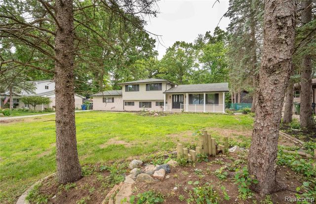 6742 Canterbury Court, Shelby Twp, MI 48316