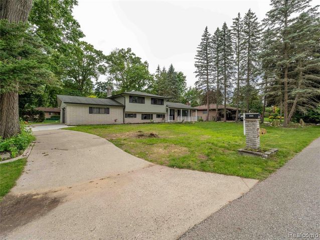 6742 Canterbury Court, Shelby Twp, MI 48316