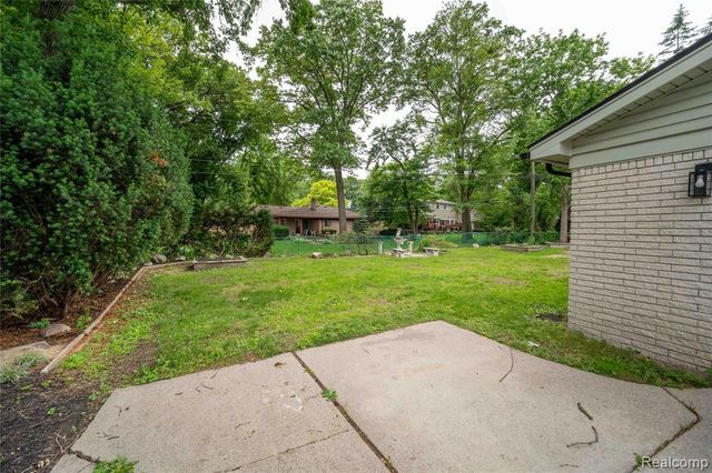 6742 Canterbury Court, Shelby Twp, MI 48316