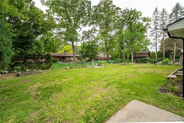 6742 Canterbury Court, Shelby Twp, MI 48316