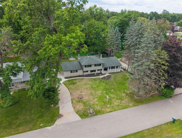 6742 Canterbury Court, Shelby Twp, MI 48316