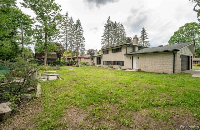 6742 Canterbury Court, Shelby Twp, MI 48316