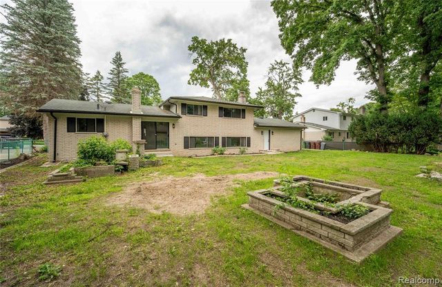 6742 Canterbury Court, Shelby Twp, MI 48316
