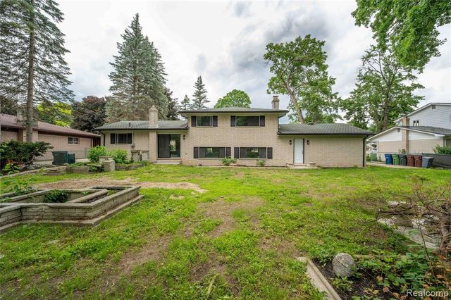 6742 Canterbury Court, Shelby Twp, MI 48316