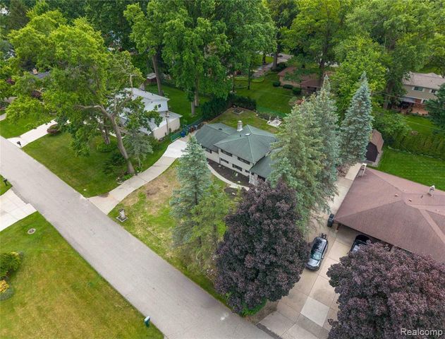 6742 Canterbury Court, Shelby Twp, MI 48316