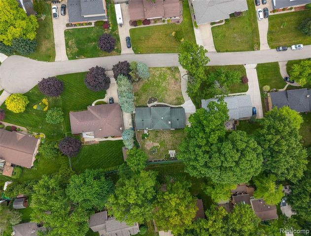 6742 Canterbury Court, Shelby Twp, MI 48316