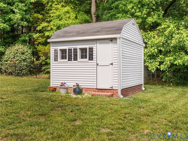 2061 Maginoak Ct, North Chesterfield, VA 23236