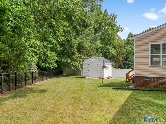 2061 Maginoak Ct, North Chesterfield, VA 23236