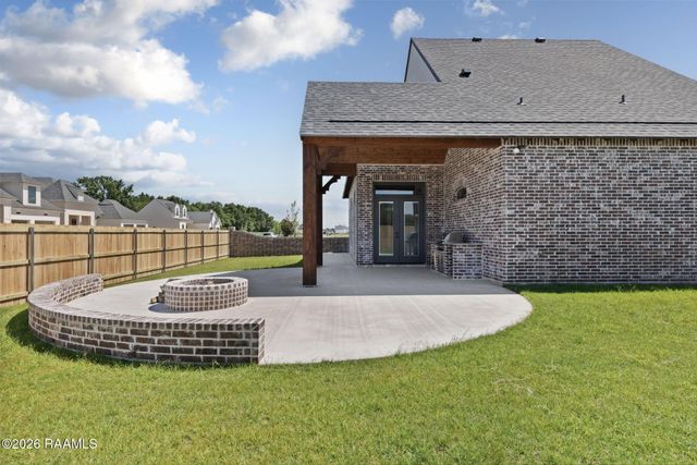 123 Summit Heights Drive, Youngsville, LA 70592