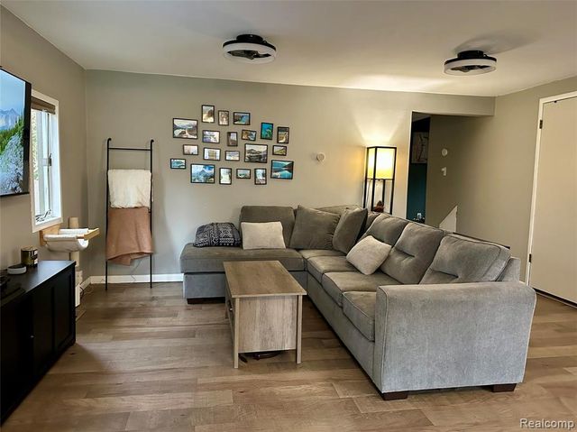 3584 Ashview Street, West Bloomfield, MI 48324