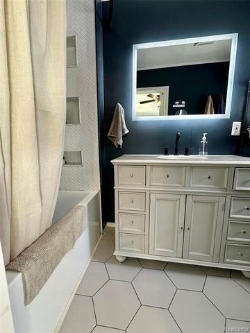 3584 Ashview Street, West Bloomfield, MI 48324