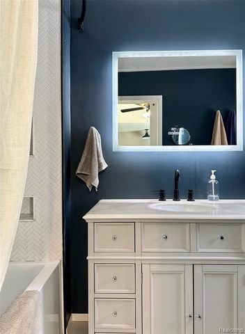 3584 Ashview Street, West Bloomfield, MI 48324