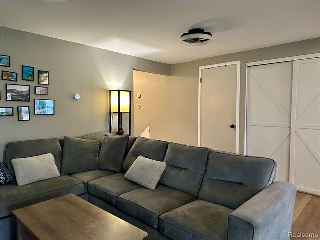 3584 Ashview Street, West Bloomfield, MI 48324