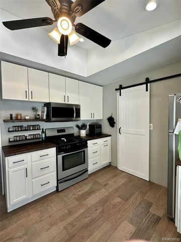 3584 Ashview Street, West Bloomfield, MI 48324