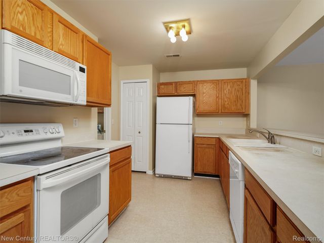 16476 Radison Drive, Macomb Township, MI 48044