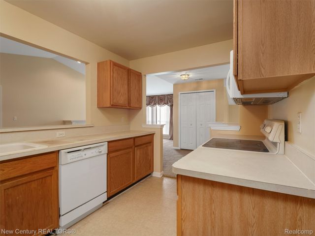 16476 Radison Drive, Macomb Township, MI 48044