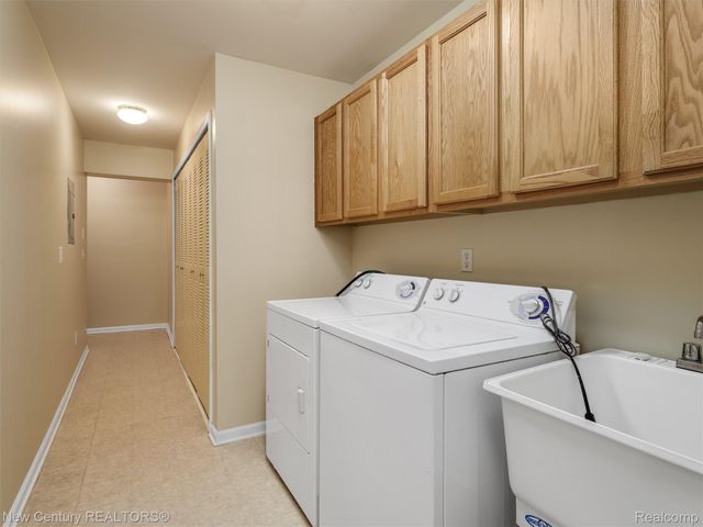 16476 Radison Drive, Macomb Township, MI 48044