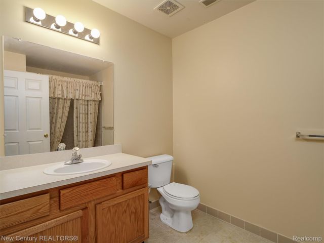 16476 Radison Drive, Macomb Township, MI 48044