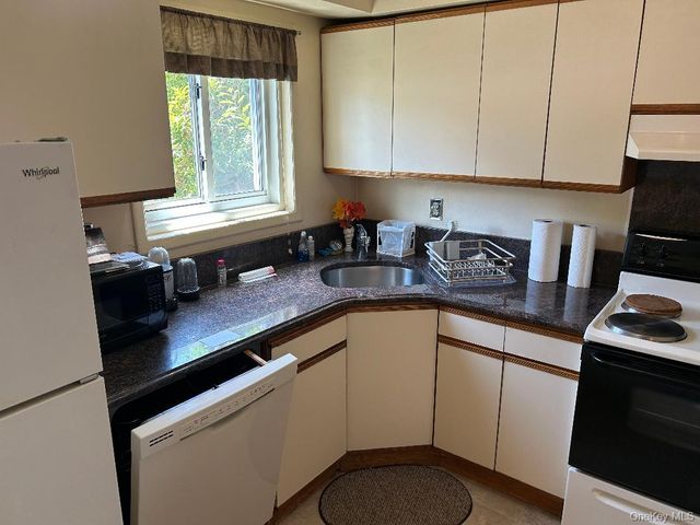 400 Fulton Street D 8, Farmingdale, NY 11735